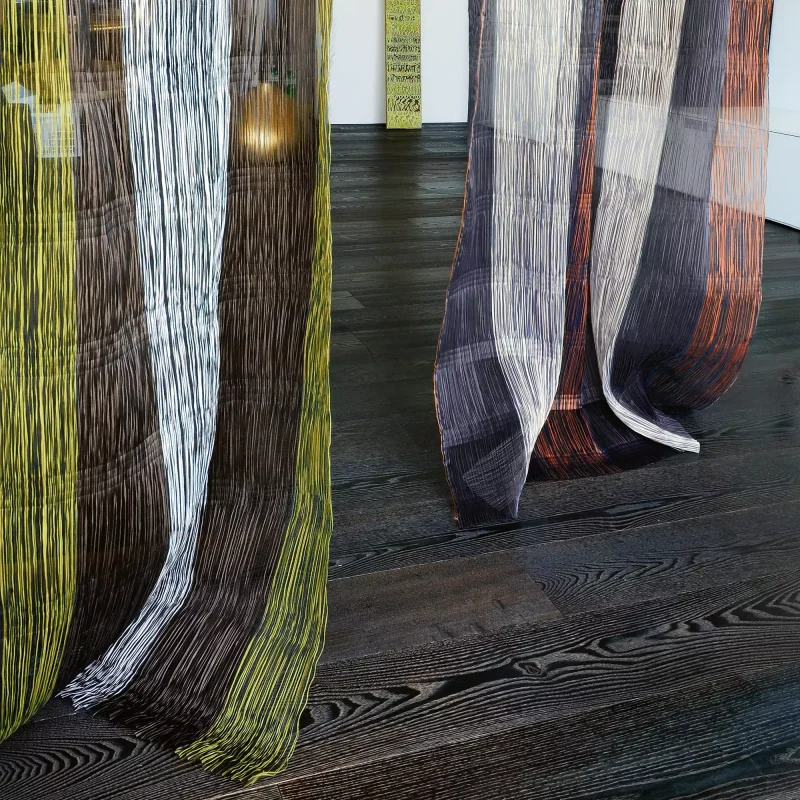 HALINA STRIPE Tessuto per tende semitrasparente ignifugo trama a righe sottili e da ampie strisce a contrasto